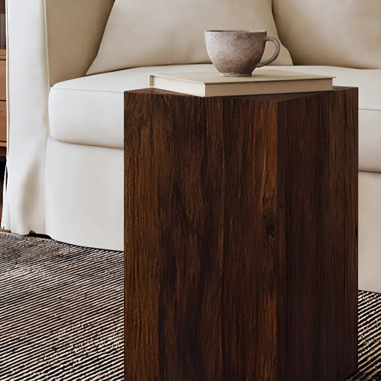 Table d'appoint carrée Pillar en pin rustique