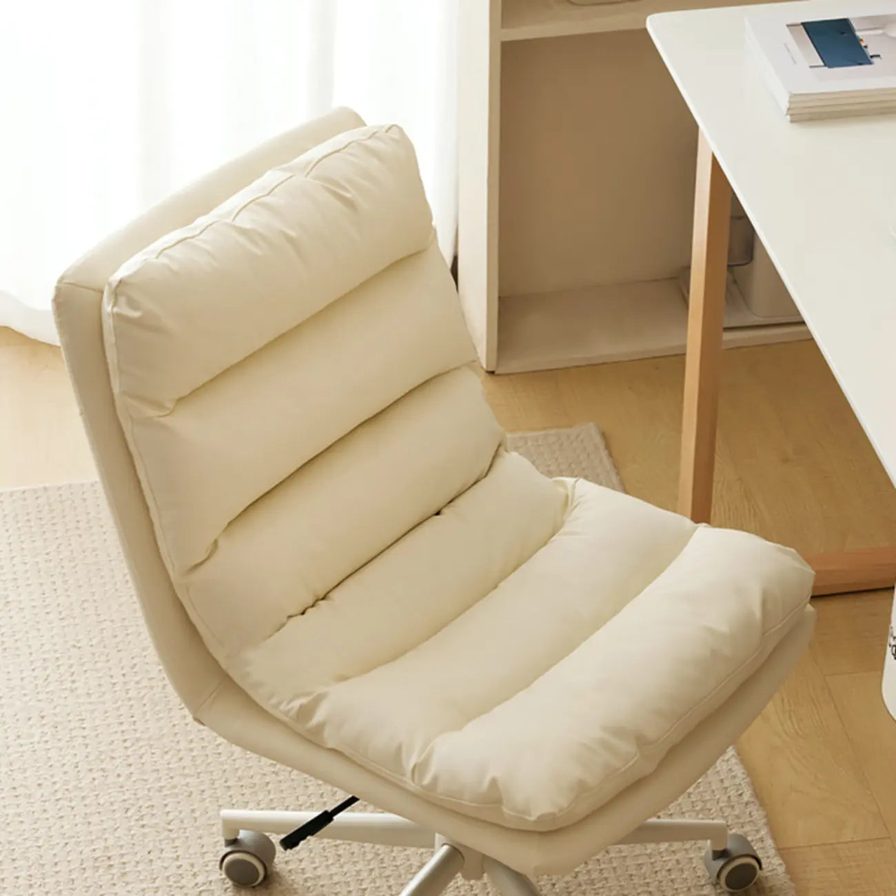 Chaise de bureau réglable décontractée en cuir beige
