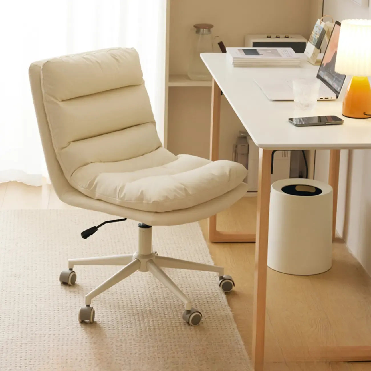 Chaise de bureau réglable décontractée en cuir beige