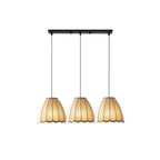 Suspension en tissu beige en forme de cloche
