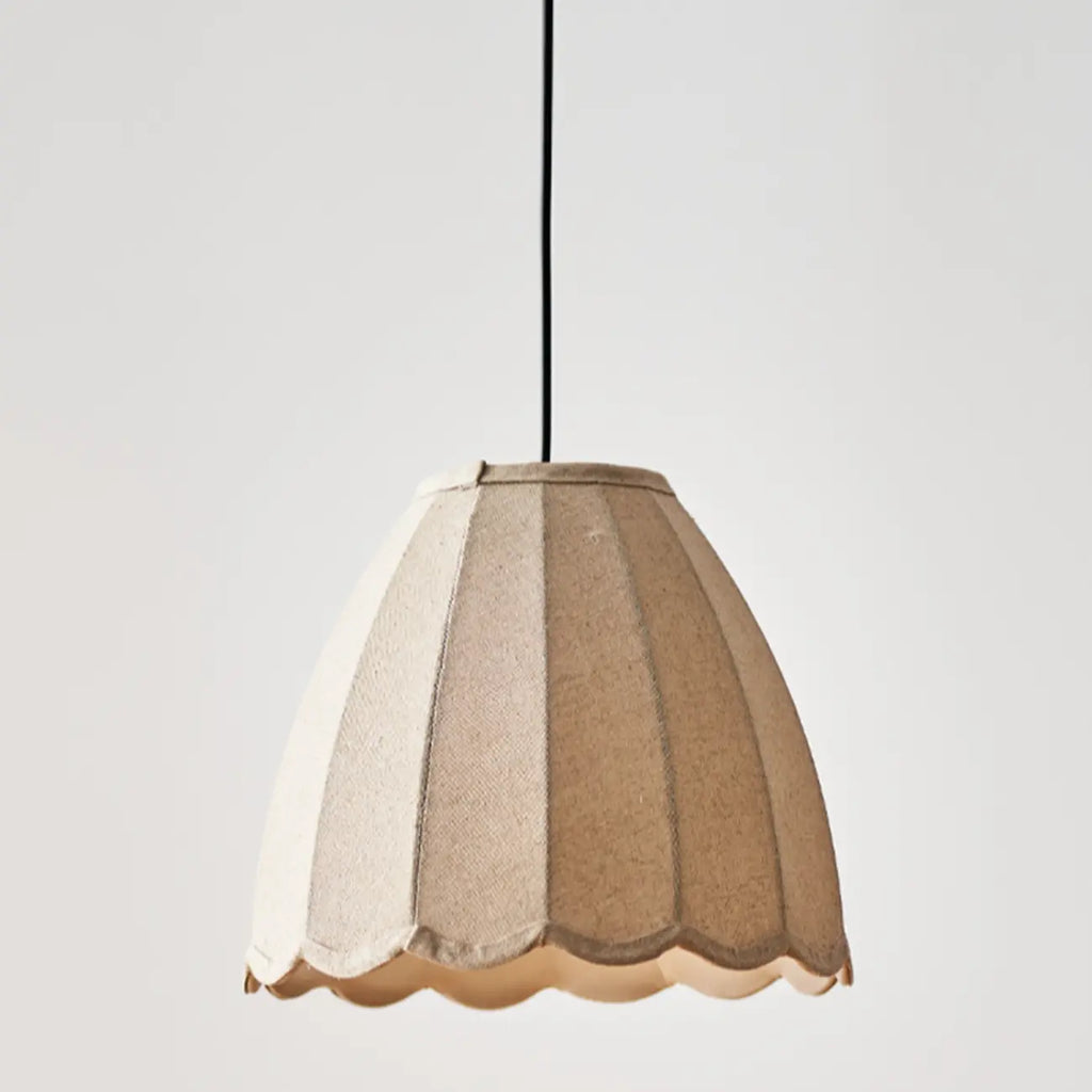 Suspension en tissu beige en forme de cloche