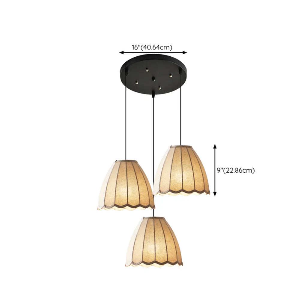 Suspension en tissu beige en forme de cloche