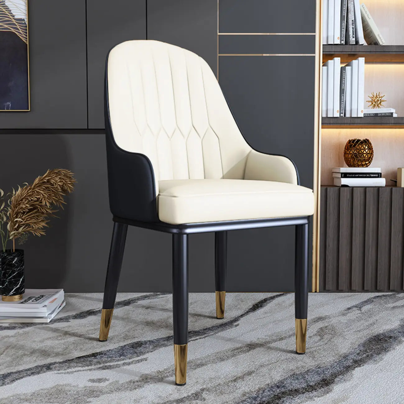 Chaise de salle à manger glamour en similicuir avec dossier incurvé et accoudoirs