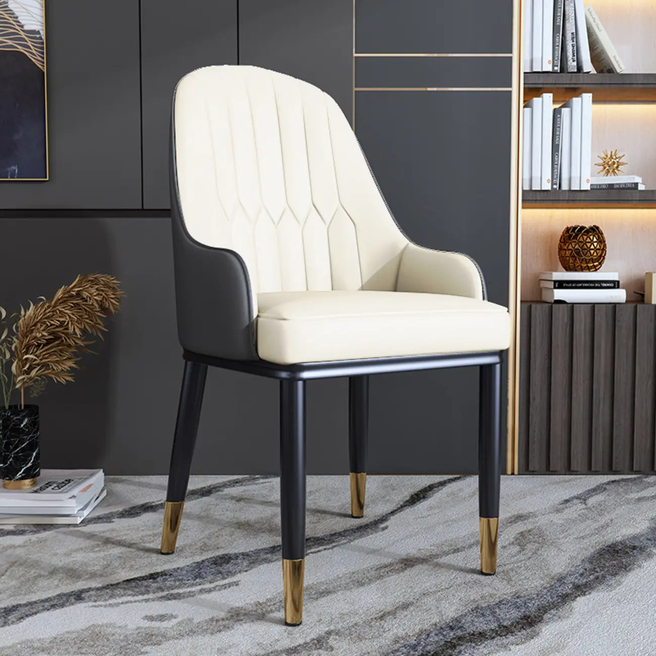 Chaise de salle à manger glamour en similicuir avec dossier incurvé et accoudoirs