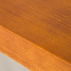 Table de bar moderne de style industriel, plateau en bois, piètement en métal
