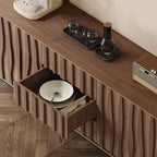 Armoire de rangement utilitaire en bois brun ondulé de style moderne du milieu du siècle