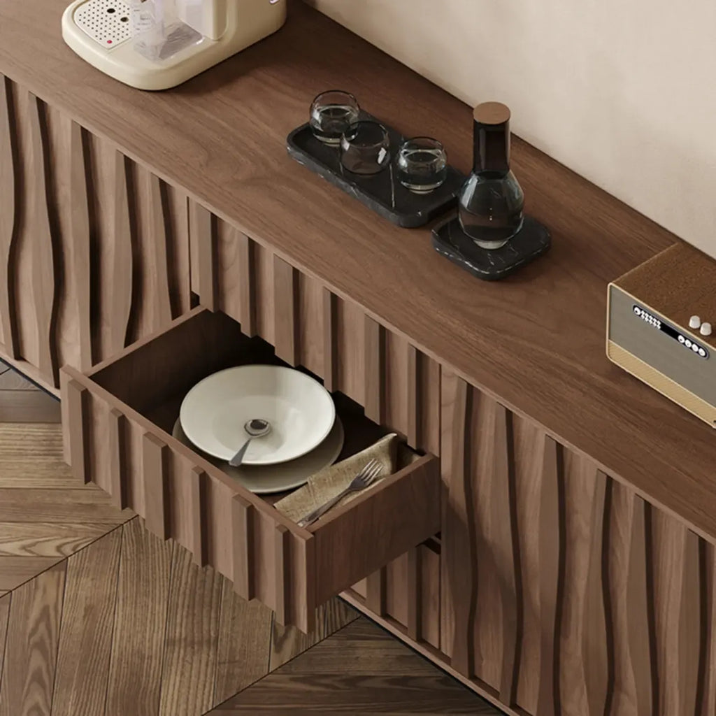 Armoire de rangement utilitaire en bois brun ondulé de style moderne du milieu du siècle