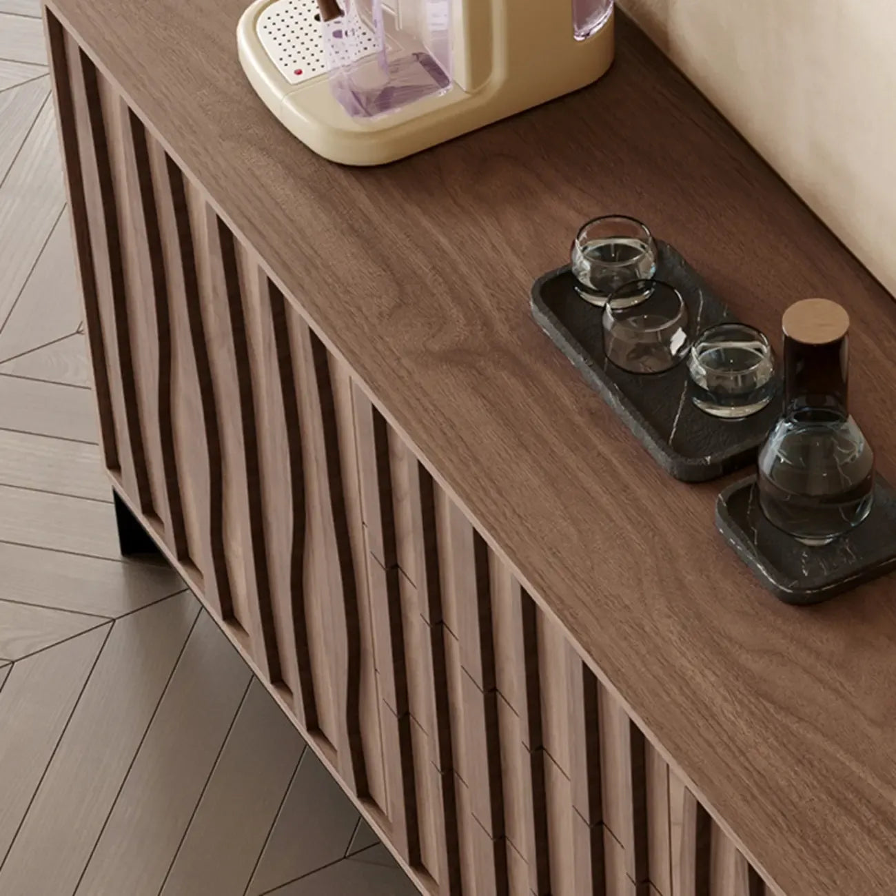 Armoire de rangement utilitaire en bois brun ondulé de style moderne du milieu du siècle