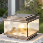 Lampadaires solaires carrés modernes à motif bronze pour extérieur