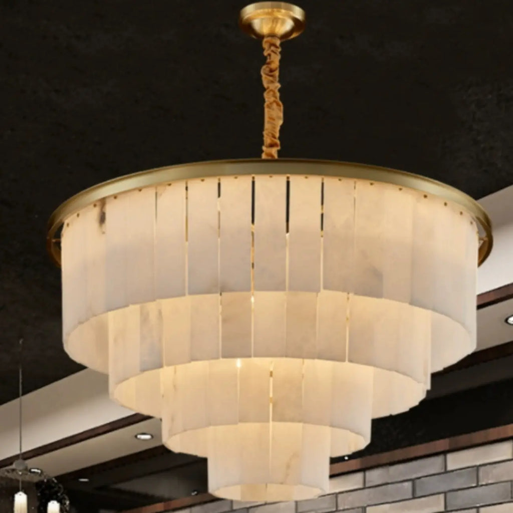 Lustre circulaire classique à plusieurs niveaux en albâtre doré