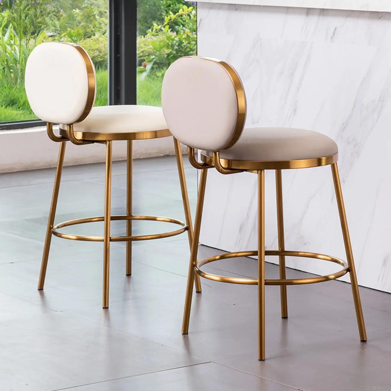Tabourets de bar modernes à 4 pieds en métal recouverts de similicuir