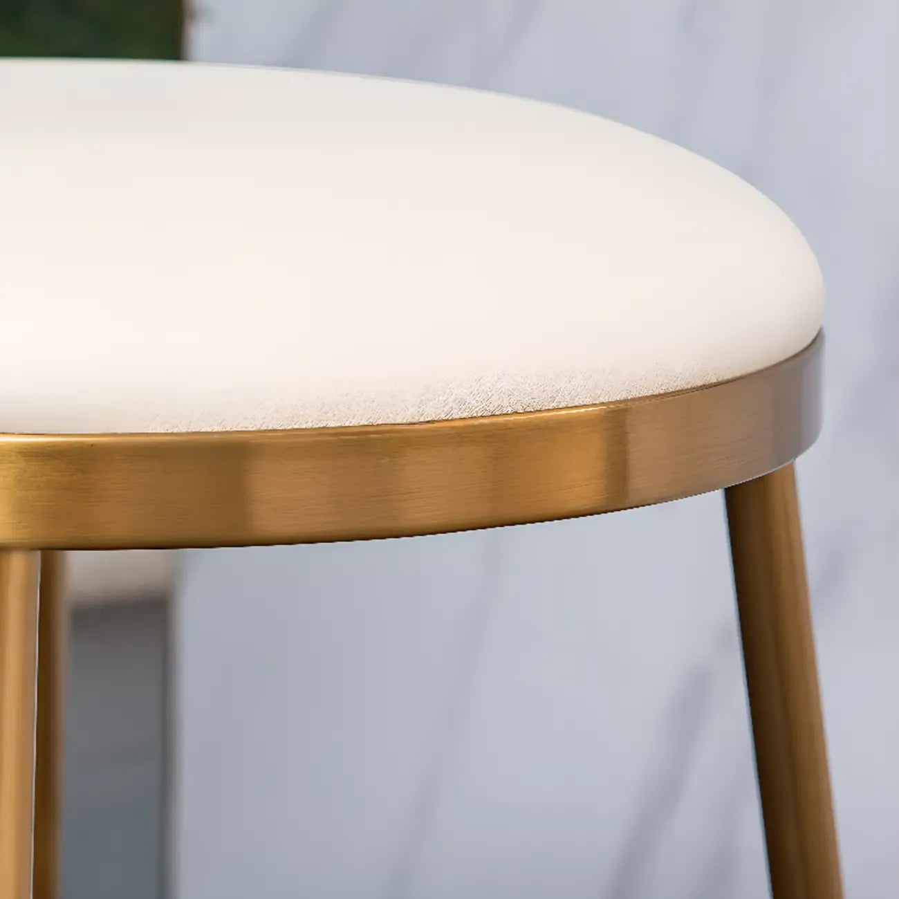 Tabourets de bar modernes à 4 pieds en métal recouverts de similicuir