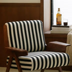 Fauteuil d'appoint moderne en tissu avec structure en bois pour salon