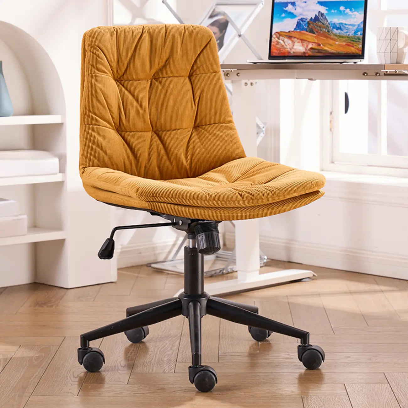 Fauteuil de bureau pivotant réglable en similicuir beige moderne