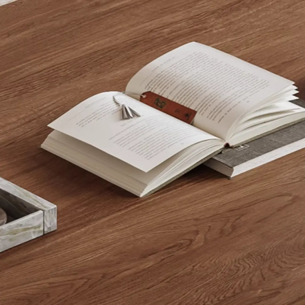 Meuble TV moderne en bois brun avec tiroirs et rangement ouvert, modèle 122