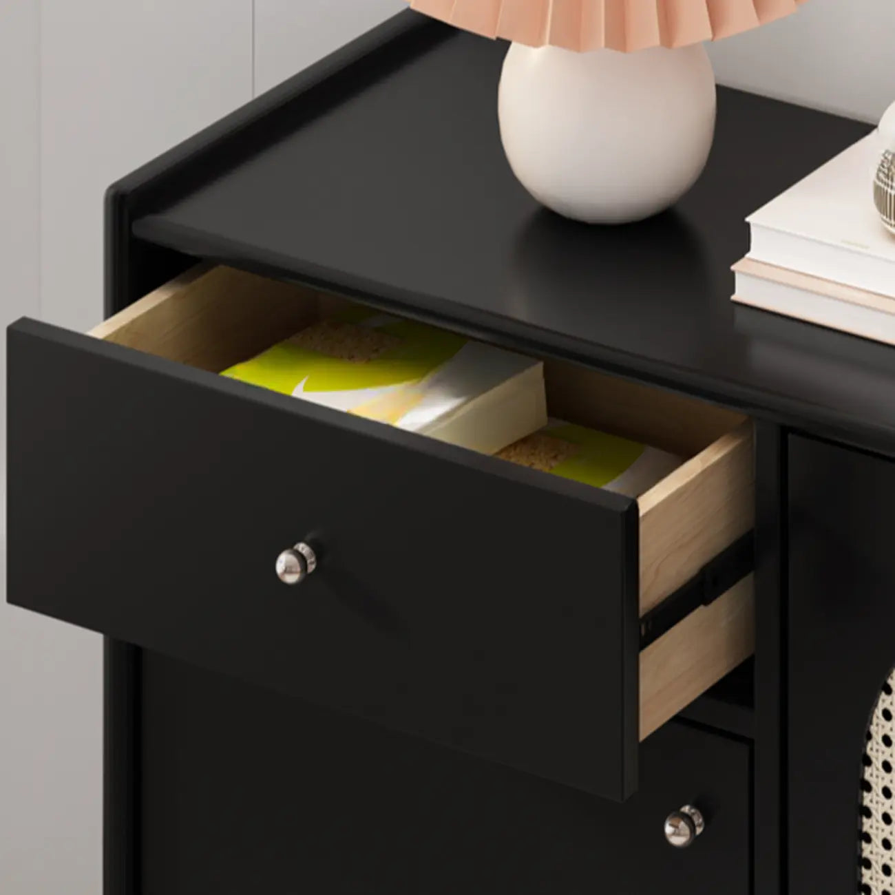 Meuble moderne en bois, métal et rotin avec base en métal pour salon