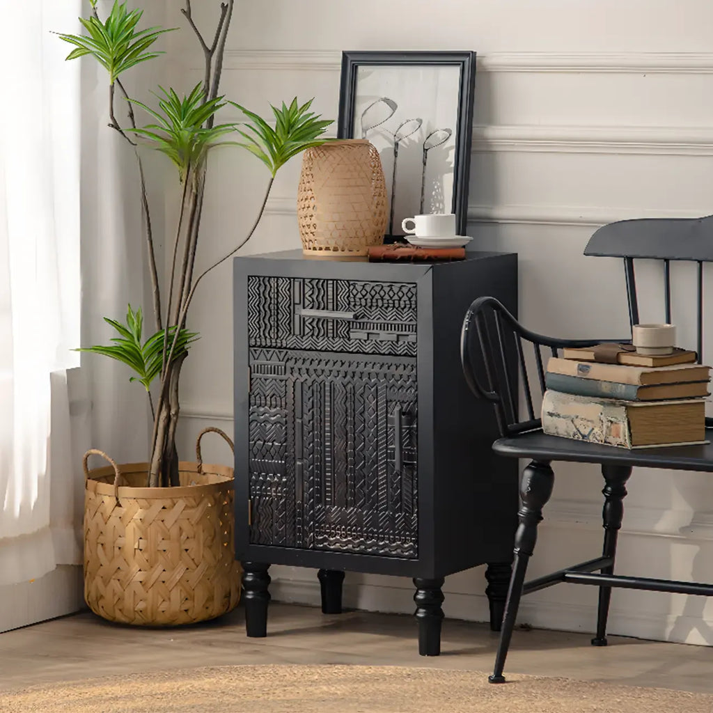 Meuble de salon moderne en bois noir finement sculpté