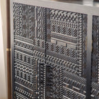Meuble de salon moderne en bois noir finement sculpté