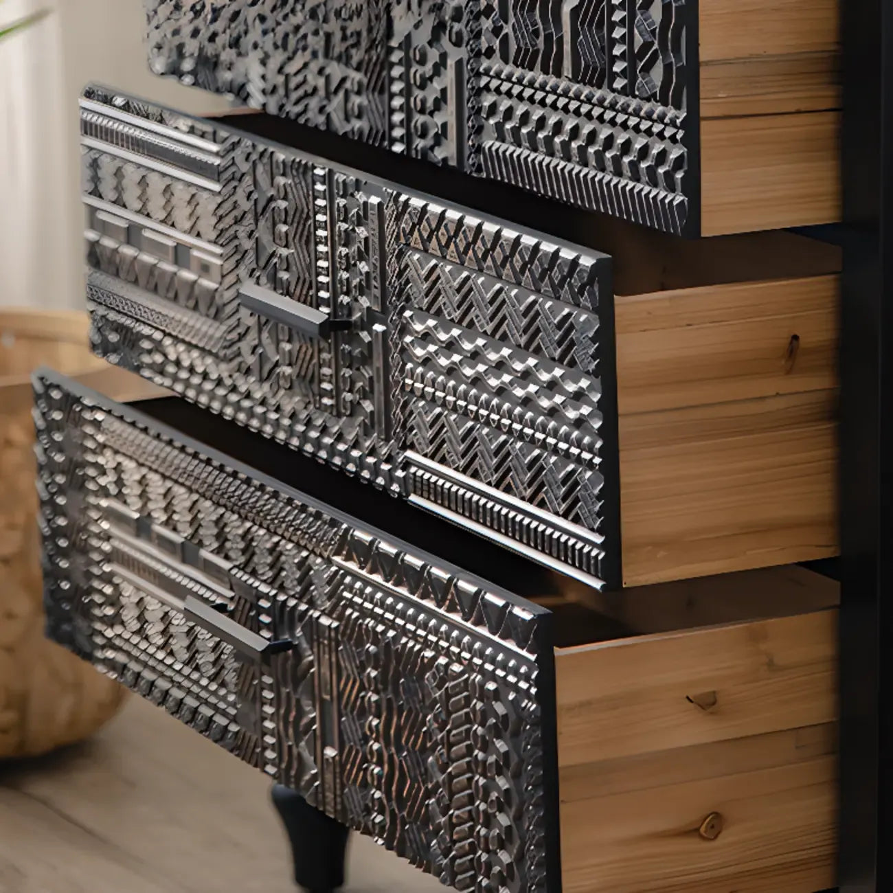 Meuble de salon moderne en bois noir finement sculpté