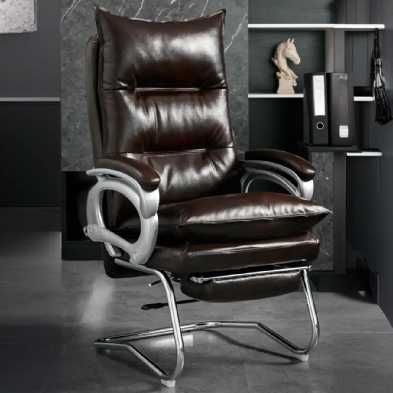 Fauteuil de bureau inclinable élégant en cuir marron
