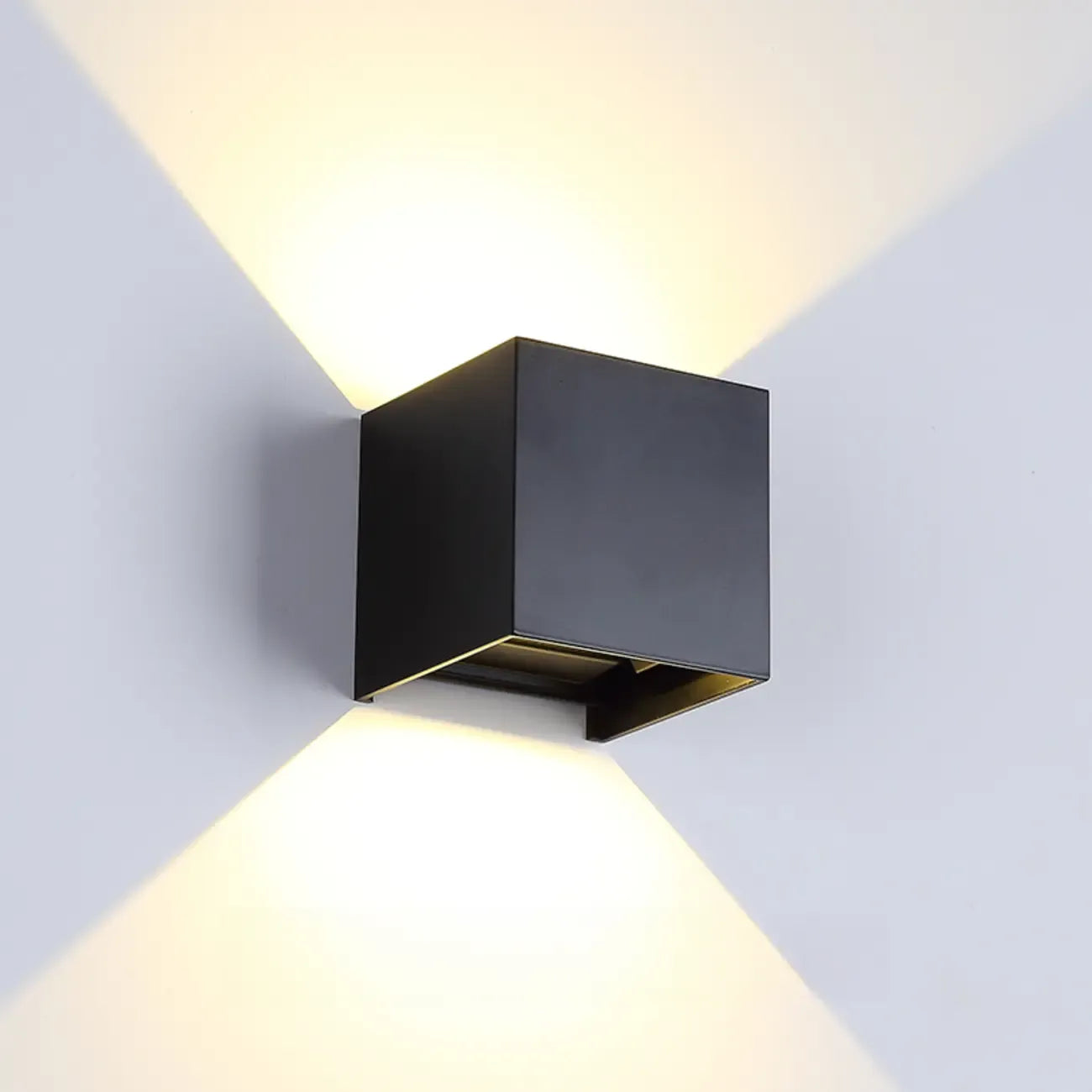 Applique da esterno regolabile su/giù in alluminio cubo tinta unita