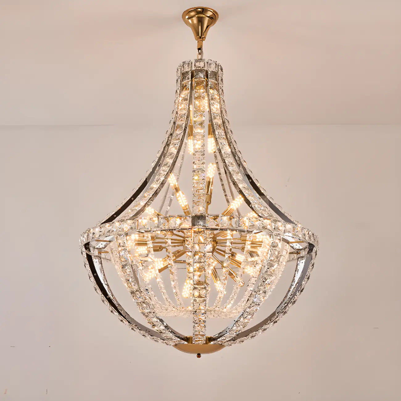 Lustre d'escalier glamour en cristal sphérique doré
