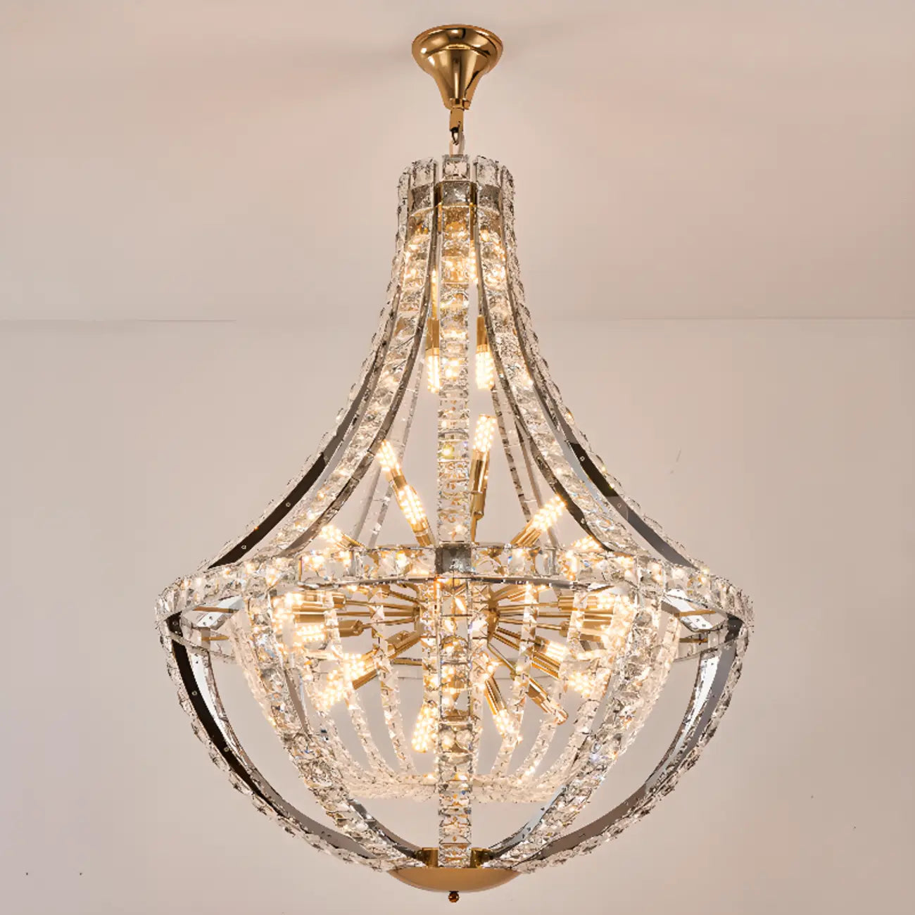 Lustre d'escalier glamour en cristal sphérique doré