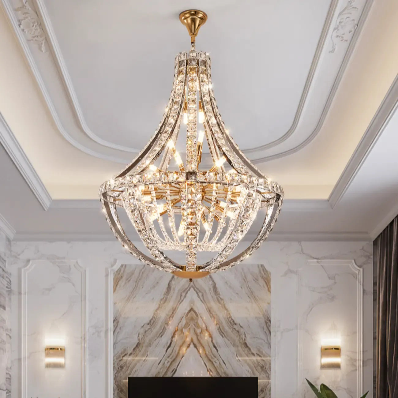 Lustre d'escalier glamour en cristal sphérique doré