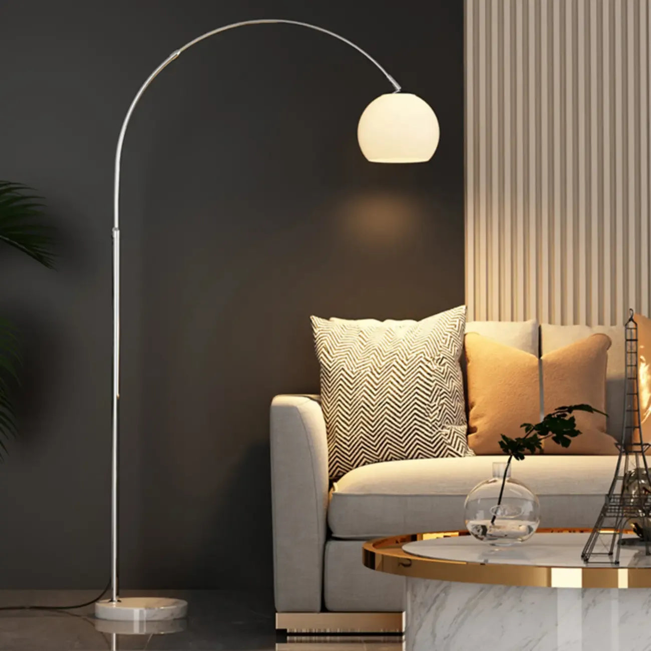 Lampadaire arqué moderne et réglable à brancher pour salon