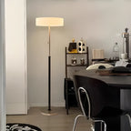 Lampadaire cylindrique moderne en verre argenté à brancher pour salon