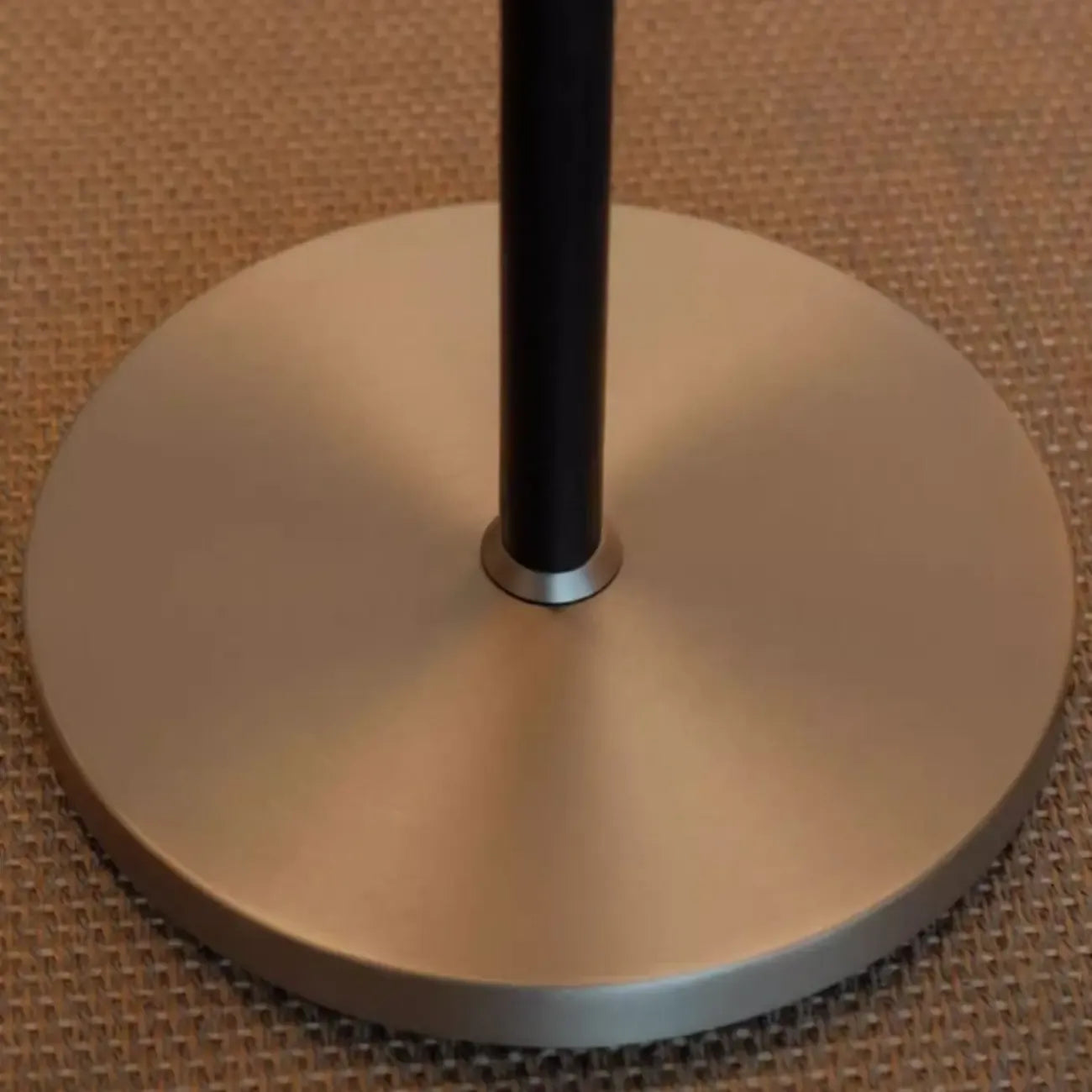 Lampadaire cylindrique moderne en verre argenté à brancher pour salon