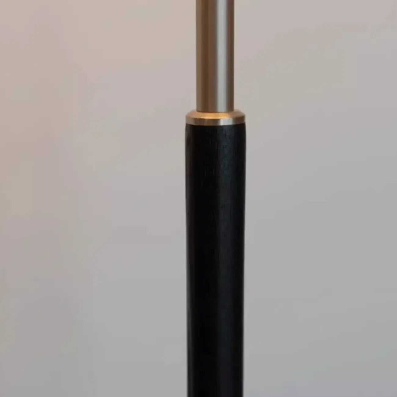 Lampadaire cylindrique moderne en verre argenté à brancher pour salon