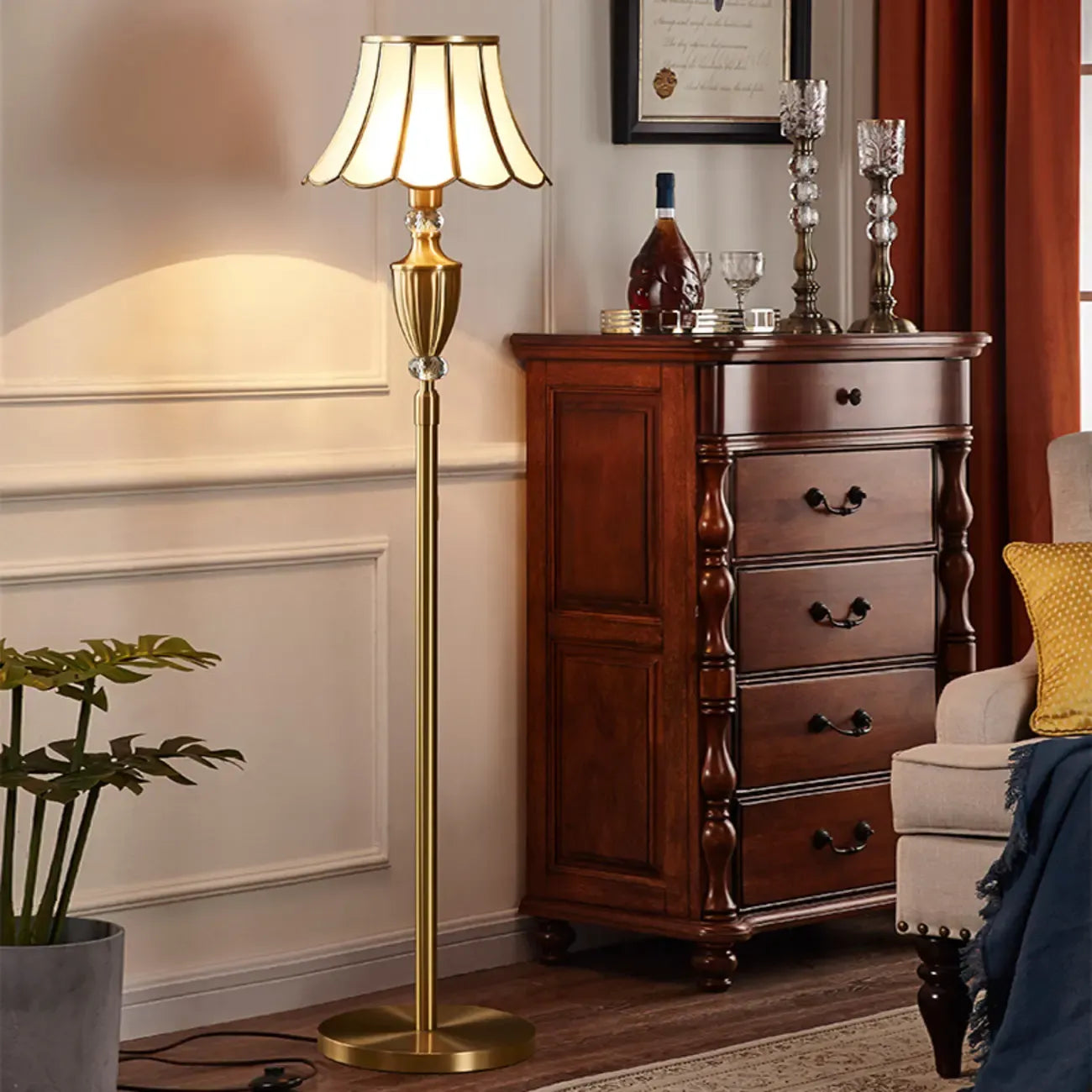 Lampadaire LED en métal doré avec cloche en verre et cristal