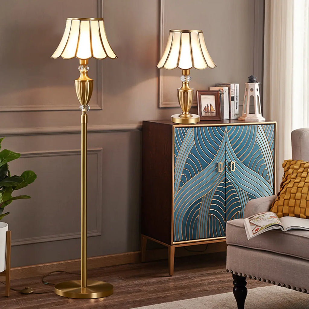 Lampadaire LED en métal doré avec cloche en verre et cristal