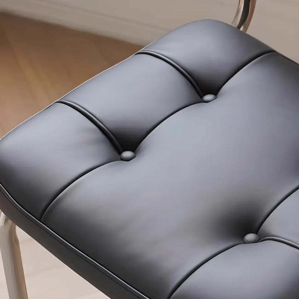 Chaise de salle à manger moderne marron à dossier tissé, en similicuir marron, à dossier cantilever.