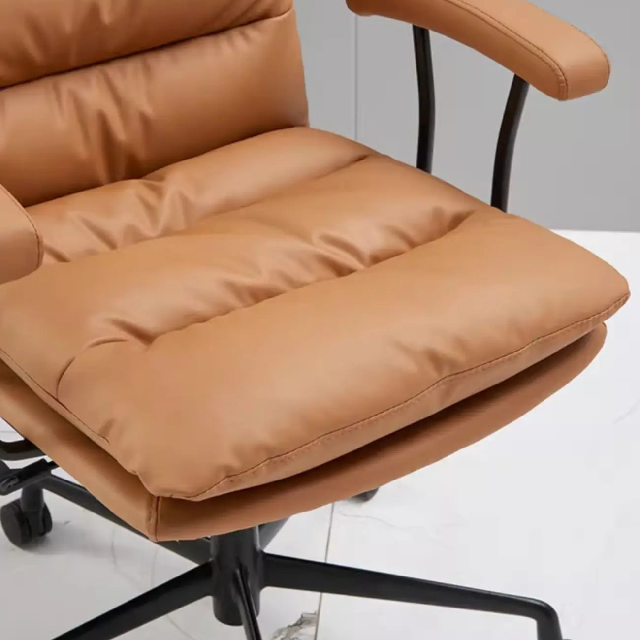 Fauteuil de bureau pivotant moderne en cuir marron