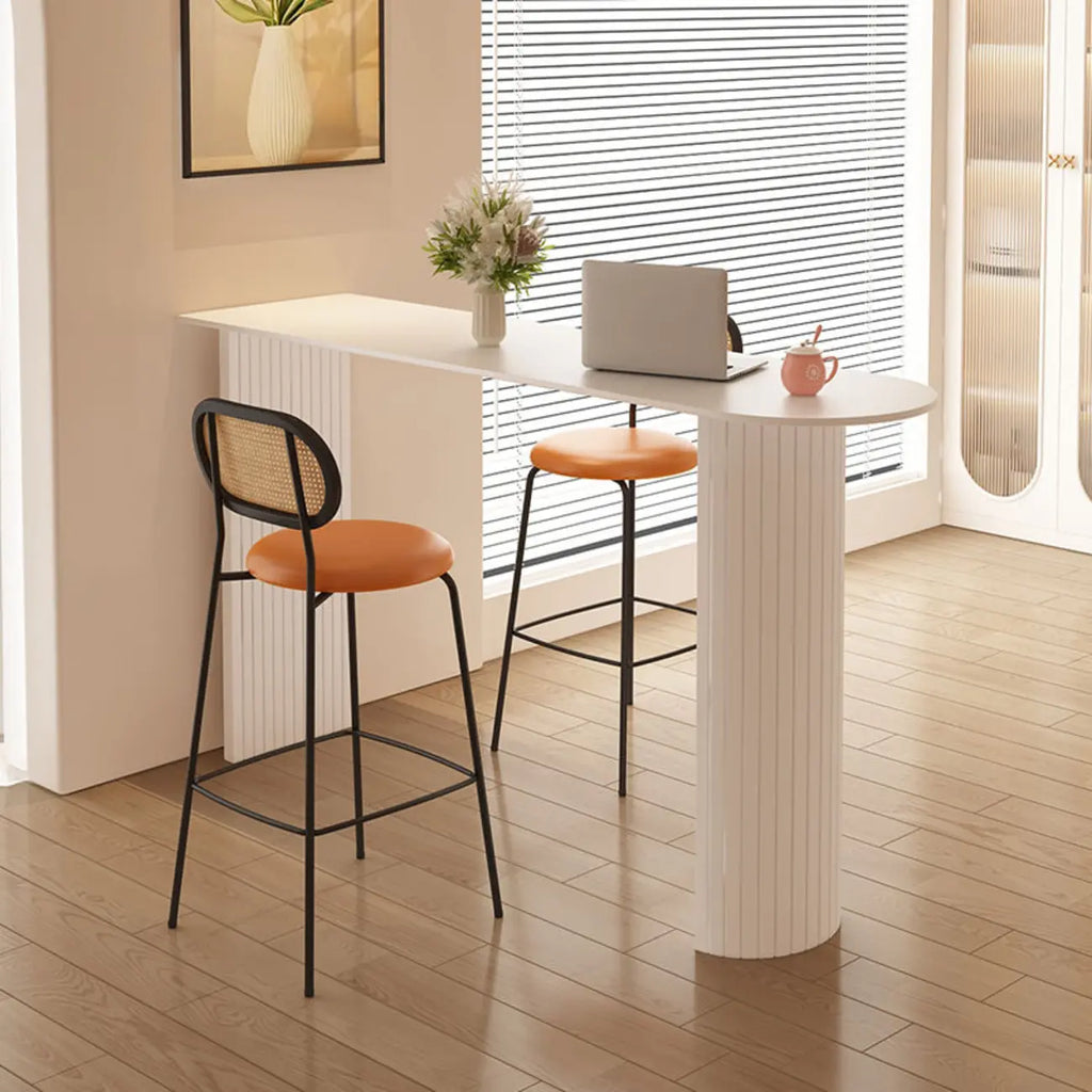Table de bar moderne à double piétement, plateau en pierre, forme libre