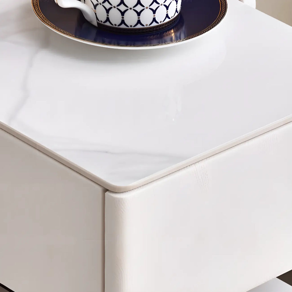 Table de chevet compacte blanche à 4 niveaux en bois avec plateau en pierre