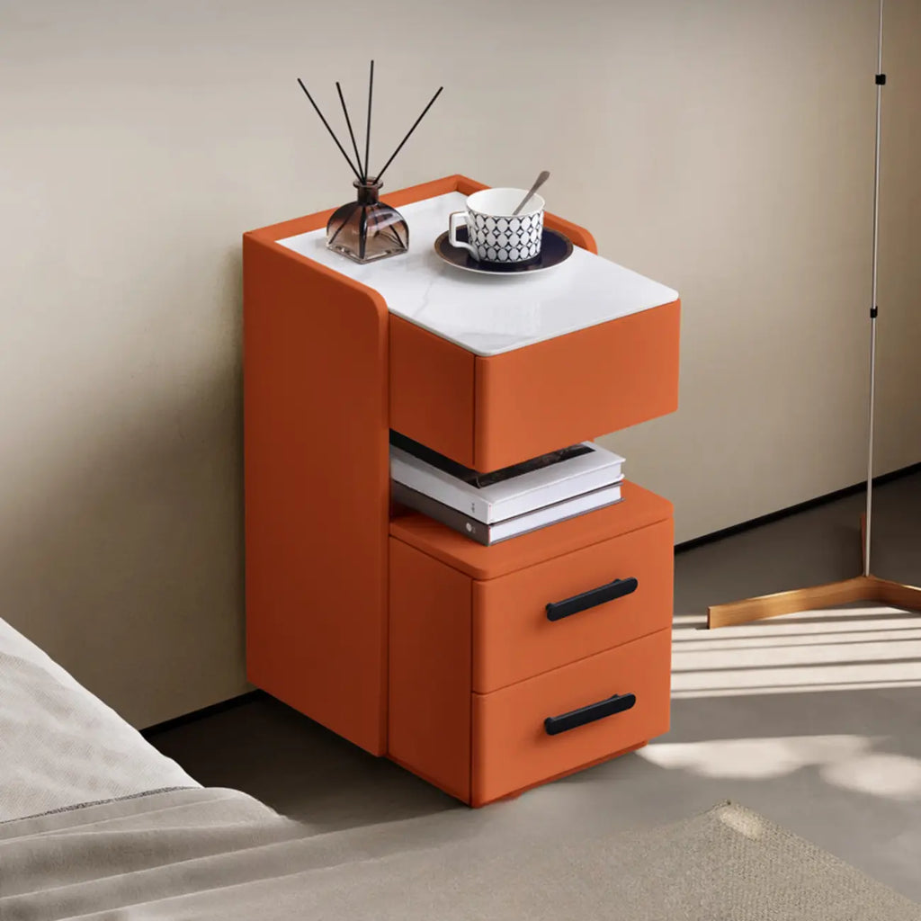 Table de chevet compacte blanche à 4 niveaux en bois avec plateau en pierre