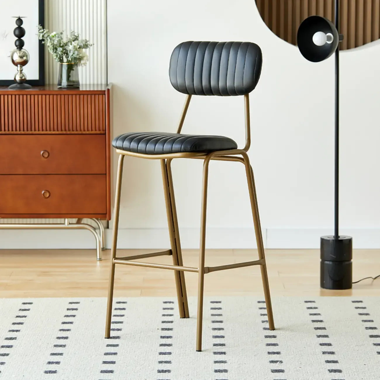 Tabourets de bar avec dossier, structure en cuir doré, style moderne du milieu du siècle
