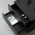 Comodino moderno con cassetti in legno per camera da letto