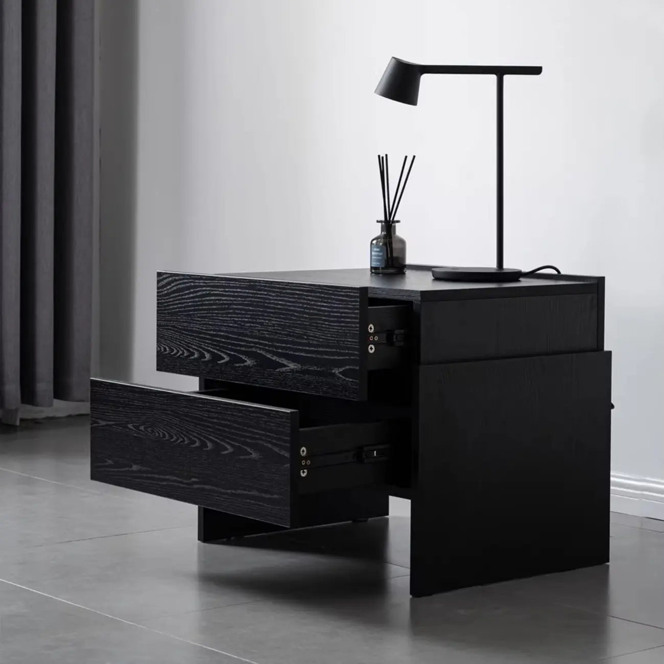 Comodino moderno con cassetti in legno per camera da letto