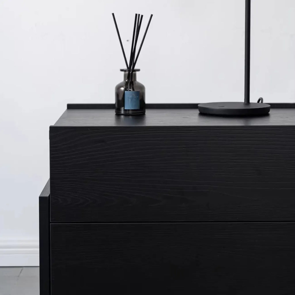 Comodino moderno con cassetti in legno per camera da letto