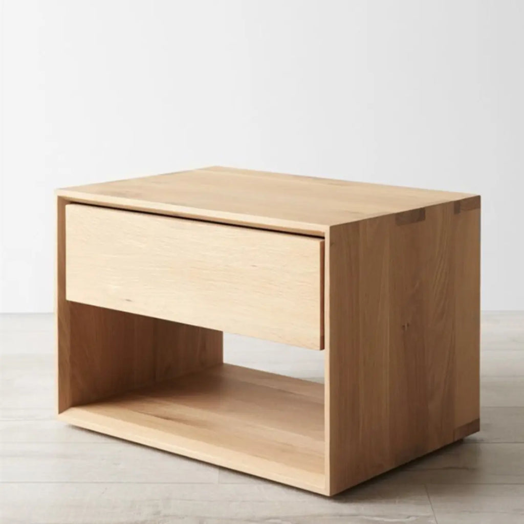 Table de chevet moderne du milieu du siècle en bois massif avec tiroir