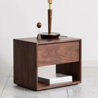 Table de chevet moderne du milieu du siècle en bois massif avec tiroir