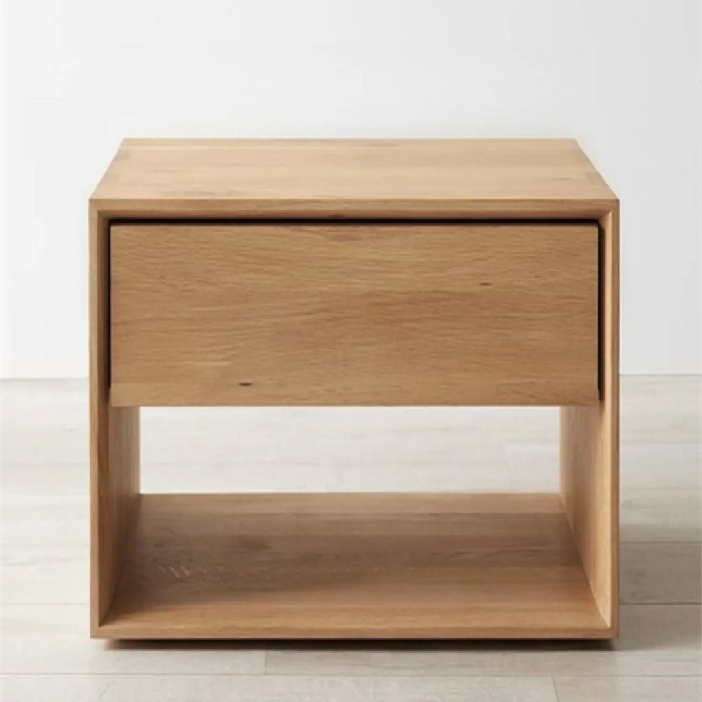 Table de chevet moderne du milieu du siècle en bois massif avec tiroir