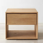 Table de chevet moderne du milieu du siècle en bois massif avec tiroir