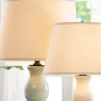Lampe de table élégante en céramique blanche avec LED et abat-jour en tissu