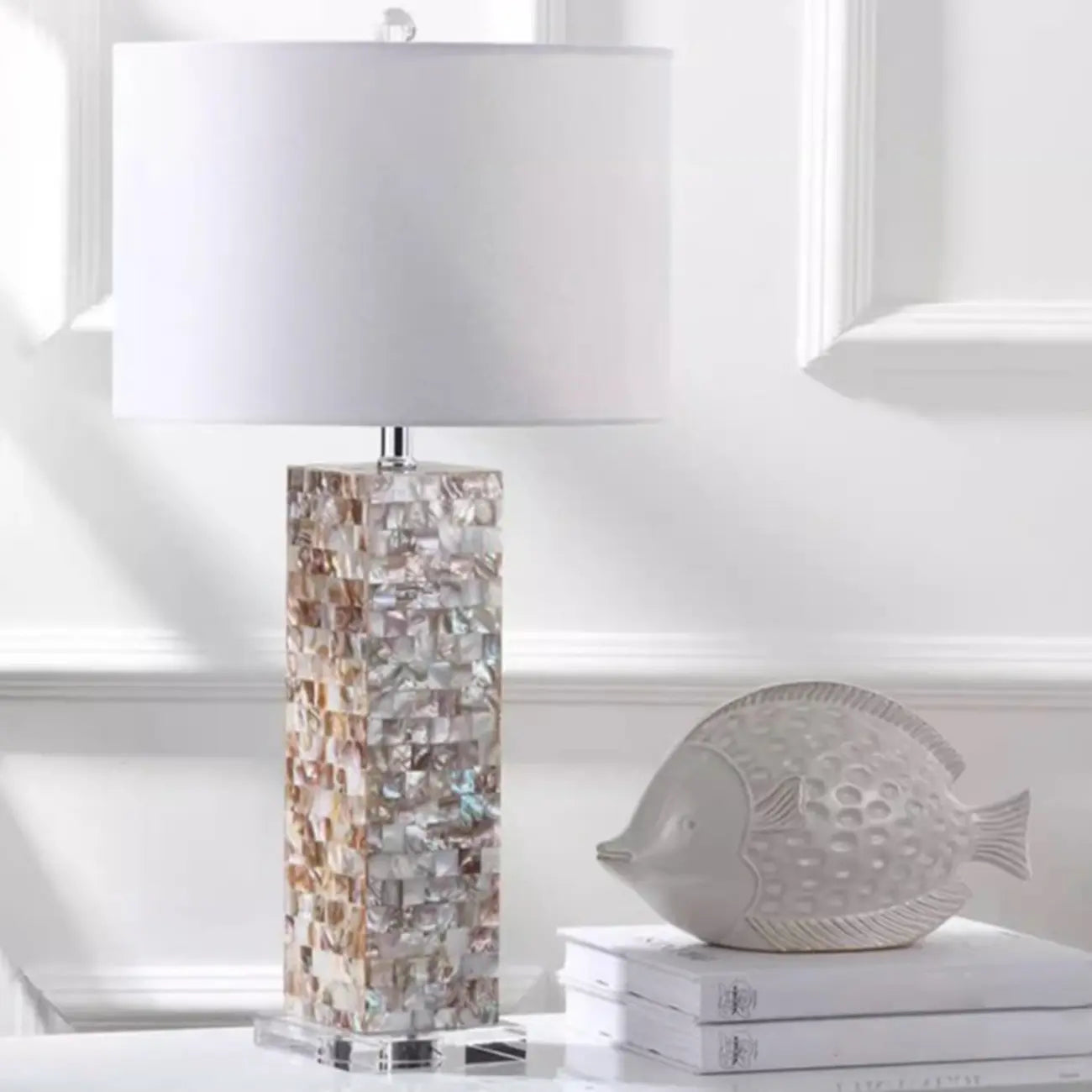Lampe de table LED élégante à pied en coquillage et abat-jour en lin