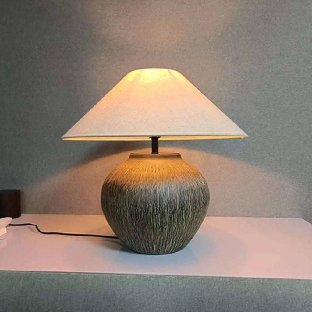 Lampe de bureau moderne géométrique en céramique avec LED et abat-jour en tissu